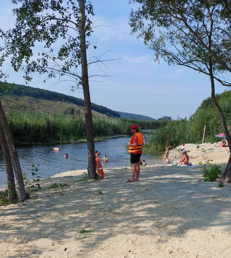 В Белгороде спасатели вытащили из воды тонущего мужчину | 11.08.2022 |  Белгород - БезФормата