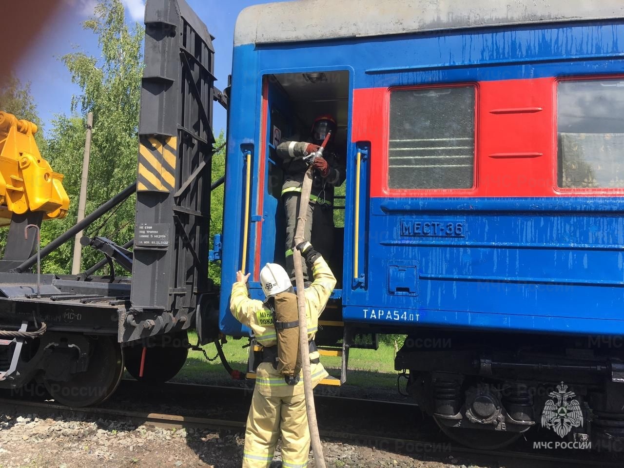 Сотрудники МЧС провели тренировку по тушению пожара и проведению  аварийно-спасательных работ на железнодорожном транспорте - Новости -  Главное управление МЧС России по Белгородской области