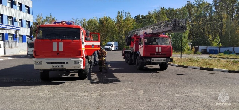 В Старом Осколе прошли учения по ликвидации пожара на объекте здравоохранения