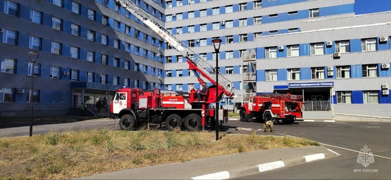 В Старом Осколе прошли учения по ликвидации пожара на объекте здравоохранения