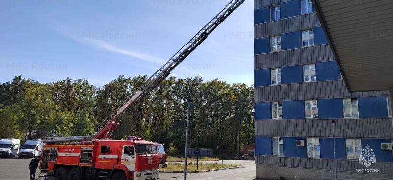 В Старом Осколе прошли учения по ликвидации пожара на объекте здравоохранения