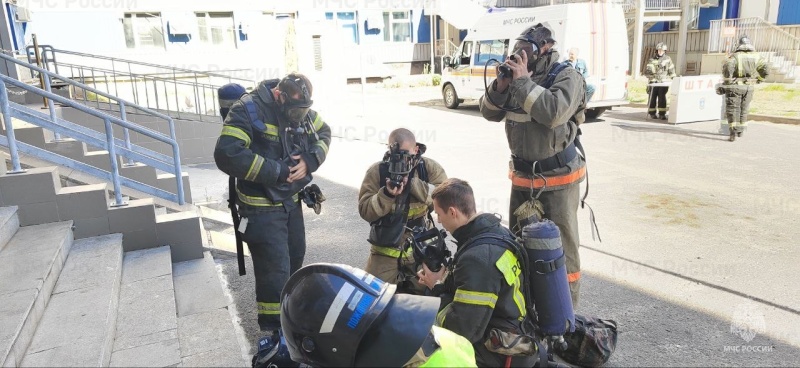 В Старом Осколе прошли учения по ликвидации пожара на объекте здравоохранения