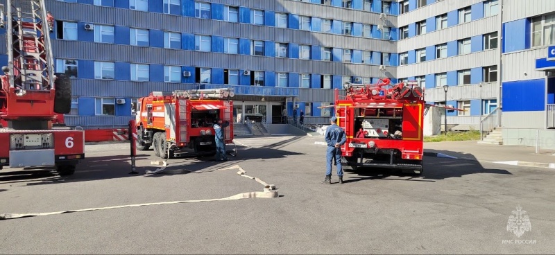 В Старом Осколе прошли учения по ликвидации пожара на объекте здравоохранения