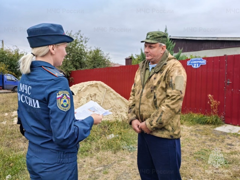 Сотрудники МЧС России напомнили о правилах безопасности в преддверии отопительного сезона