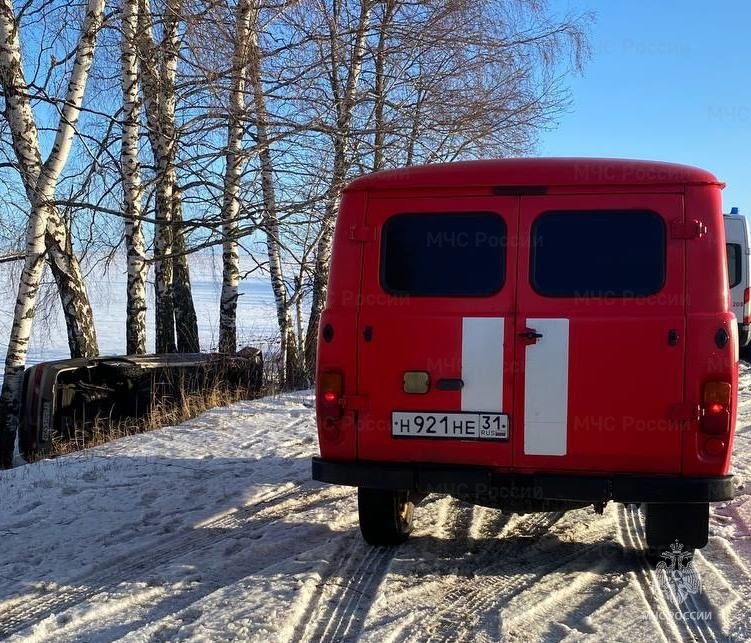 Спасатели МЧС России приняли участие в ликвидации ДТП на автодороге «Короча-Яблоново» Корочанского района