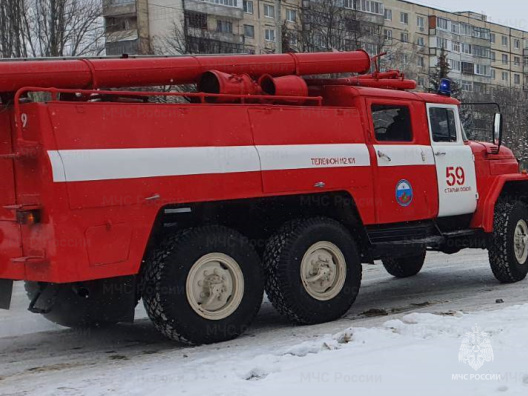 Спасатели МЧС России приняли участие в ликвидации ДТП в городе Старый Оскол